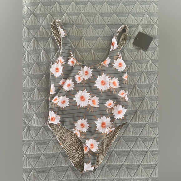 Acacia Swimwear NWT Palm Springs one price in Dragon Stripe - Picture 2 of 6